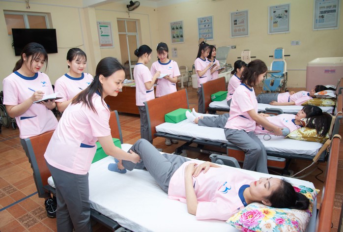 Kỳ thi kỹ năng đặc định đối với lao động ngành điều dưỡng và hộ lý sẽ được tổ chức sớm tại Việt Nam Kỳ thi kỹ năng đặc định đối với lao động ngành điều dưỡng và hộ lý sẽ được tổ chức sớm tại Việt Nam