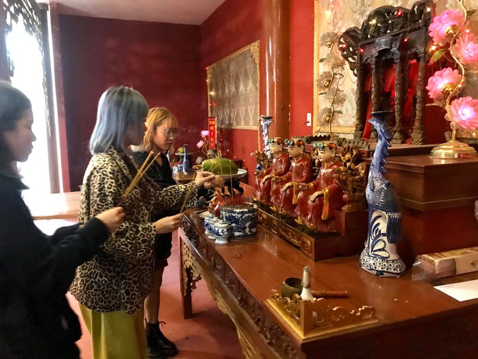 Chuyển bàn thờ Tổ và di ảnh NSND Phùng Há về khu nhà nghệ sĩ tại Trung tâm dưỡng lão Thị Nghè- Ảnh 3. Chuyển bàn thờ Tổ và di ảnh NSND Phùng Há về khu nhà nghệ sĩ tại Trung tâm dưỡng lão Thị Nghè- Ảnh 3.