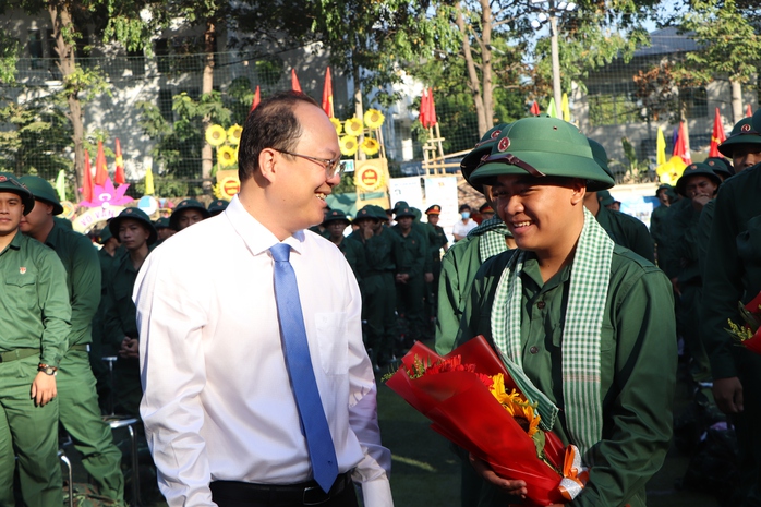 Náo nức ngày hội giao quân- Ảnh 13.