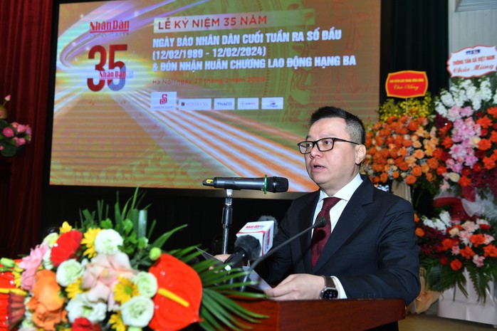 Báo Nhân Dân cuối tuần kỉ niệm 35 năm ra số đầu- Ảnh 3. Báo Nhân Dân cuối tuần kỉ niệm 35 năm ra số đầu- Ảnh 3.