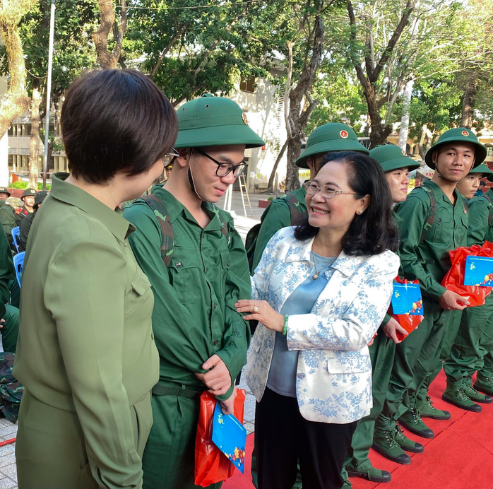 Náo nức ngày hội giao quân- Ảnh 24.