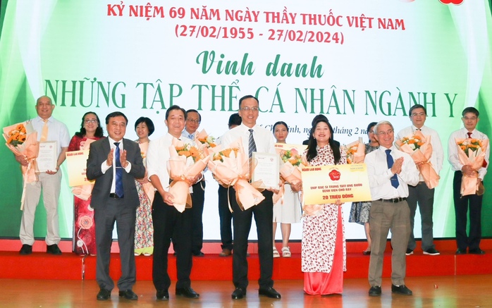 Trao giải cuộc thi viết “Người Thầy thuốc trong tôi” lần 2: Phép mầu từ Trao giải cuộc thi viết “Người Thầy thuốc trong tôi” lần 2: Phép mầu từ