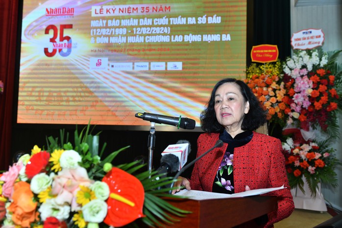 Báo Nhân Dân cuối tuần kỉ niệm 35 năm ra số đầu- Ảnh 2. Báo Nhân Dân cuối tuần kỉ niệm 35 năm ra số đầu- Ảnh 2.