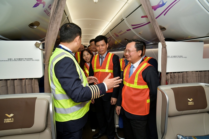 Cận cảnh máy bay Trung Quốc trình diễn tại sân bay Vân Đồn- Ảnh 6.