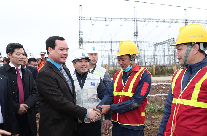 Quyết liệt để vận hành đường dây 500kV đưa điện ra Bắc vào tháng 6-2024- Ảnh 4. Quyết liệt để vận hành đường dây 500kV đưa điện ra Bắc vào tháng 6-2024- Ảnh 4.