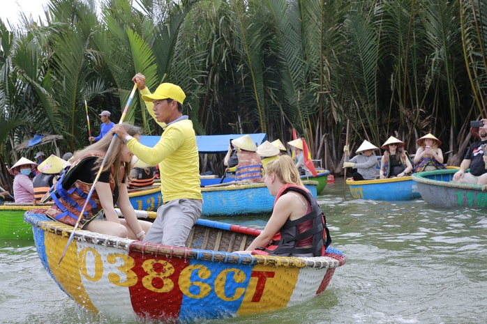 Có gì đặc biệt tại rừng dừa nước ở Quảng Nam mà khách đến nườm nượp?- Ảnh 8. Có gì đặc biệt tại rừng dừa nước ở Quảng Nam mà khách đến nườm nượp?- Ảnh 8.