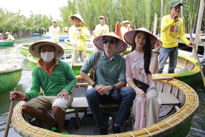 Có gì đặc biệt tại rừng dừa nước ở Quảng Nam mà khách đến nườm nượp?- Ảnh 2. Có gì đặc biệt tại rừng dừa nước ở Quảng Nam mà khách đến nườm nượp?- Ảnh 2.