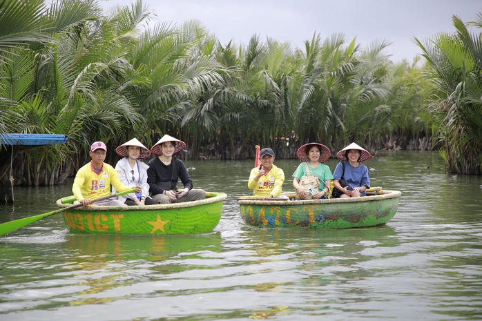Có gì đặc biệt tại rừng dừa nước ở Quảng Nam mà khách đến nườm nượp?- Ảnh 4. Có gì đặc biệt tại rừng dừa nước ở Quảng Nam mà khách đến nườm nượp?- Ảnh 4.