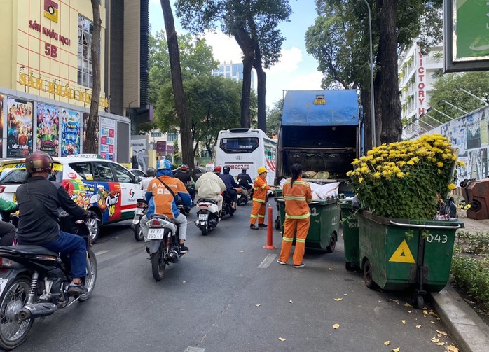 TP HCM: Lượng rác thải tăng cao, mỗi ngày gần 11.000 tấn- Ảnh 1. TP HCM: Lượng rác thải tăng cao, mỗi ngày gần 11.000 tấn- Ảnh 1.