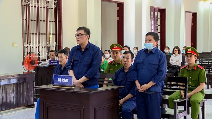 CLIP: Nhóm cựu cán bộ ngân hàng ở miền Tây lãnh án- Ảnh 1.