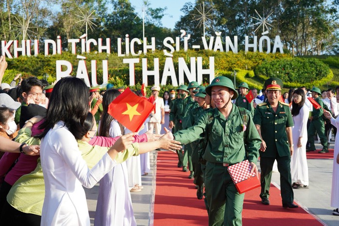 Hơn 1.800 thanh niên Bà Rịa - Vũng Tàu lên đường nhập ngũ- Ảnh 4. Hơn 1.800 thanh niên Bà Rịa - Vũng Tàu lên đường nhập ngũ- Ảnh 4.