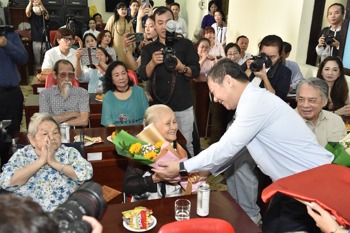 Một ngày đáng nhớ của nghệ sĩ lão thành tại Trung tâm dưỡng lão Thị Nghè- Ảnh 4. Một ngày đáng nhớ của nghệ sĩ lão thành tại Trung tâm dưỡng lão Thị Nghè- Ảnh 4.