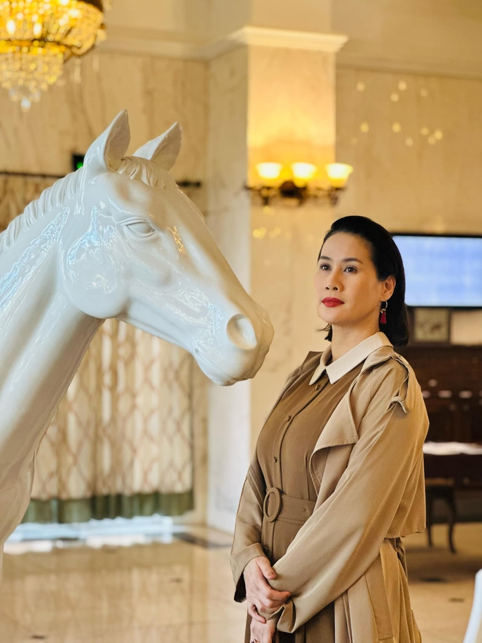 Thân Thúy Hà hóa phụ nữ chanh chua, ganh ghét- Ảnh 2. Thân Thúy Hà hóa phụ nữ chanh chua, ganh ghét- Ảnh 2.