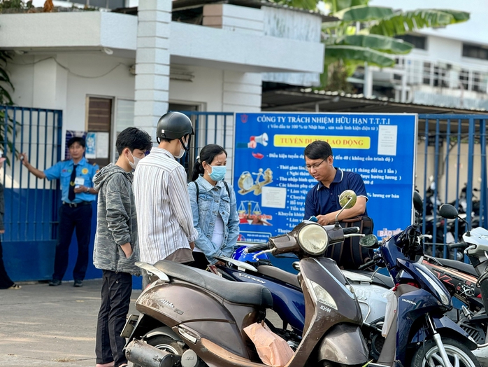 Lao động ít Lao động ít