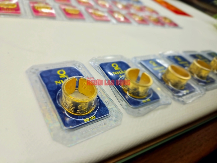 Sáng 28-2, giá vàng nhẫn 24K tăng phi mã- Ảnh 1. Sáng 28-2, giá vàng nhẫn 24K tăng phi mã- Ảnh 1.