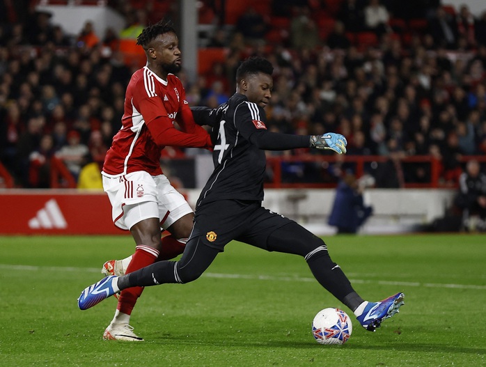 Ghi bàn phút 89, Man United chật vật hạ Nottingham Forest- Ảnh 3. Ghi bàn phút 89, Man United chật vật hạ Nottingham Forest- Ảnh 3.