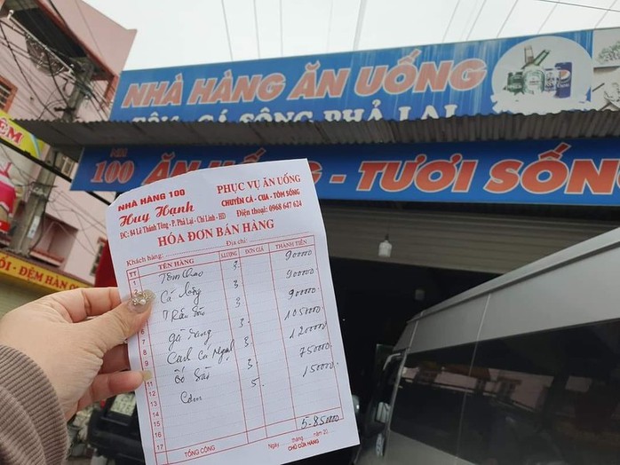 Đoàn khách ở Hạ Long Đoàn khách ở Hạ Long