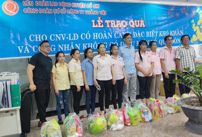 Công nhân một doanh nghiệp góp hơn 500 triệu đồng giúp nhau vượt khó- Ảnh 2. Công nhân một doanh nghiệp góp hơn 500 triệu đồng giúp nhau vượt khó- Ảnh 2.