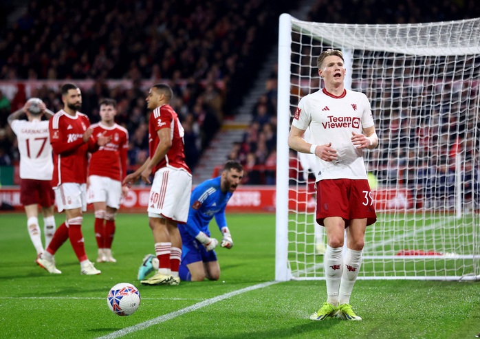 Ghi bàn phút 89, Man United chật vật hạ Nottingham Forest- Ảnh 2. Ghi bàn phút 89, Man United chật vật hạ Nottingham Forest- Ảnh 2.