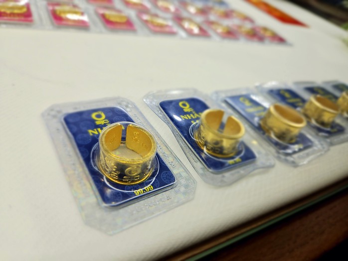 Cuối ngày, giá vàng nhẫn 24K tăng cao chưa từng có, loạn giá- Ảnh 1. Cuối ngày, giá vàng nhẫn 24K tăng cao chưa từng có, loạn giá- Ảnh 1.