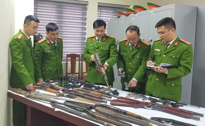 Đối tượng hình sự, thanh niên hư giao nộp 31 khẩu súng quân dụng- Ảnh 1. Đối tượng hình sự, thanh niên hư giao nộp 31 khẩu súng quân dụng- Ảnh 1.