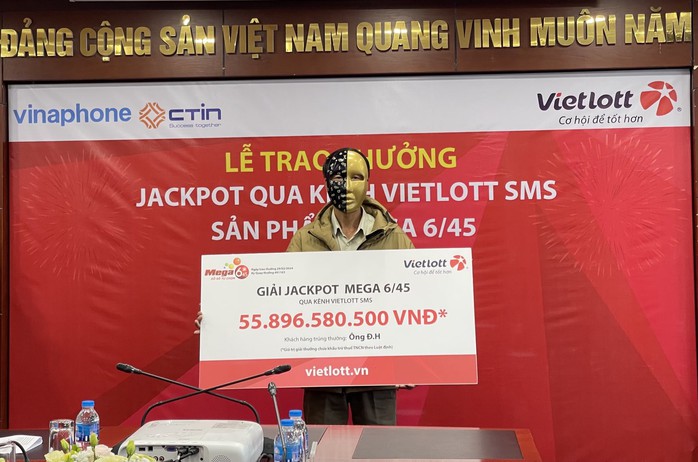 Mua cho vui, một người đàn ông bất ngờ trúng Vietlott hơn 55 tỉ đồng- Ảnh 1.
