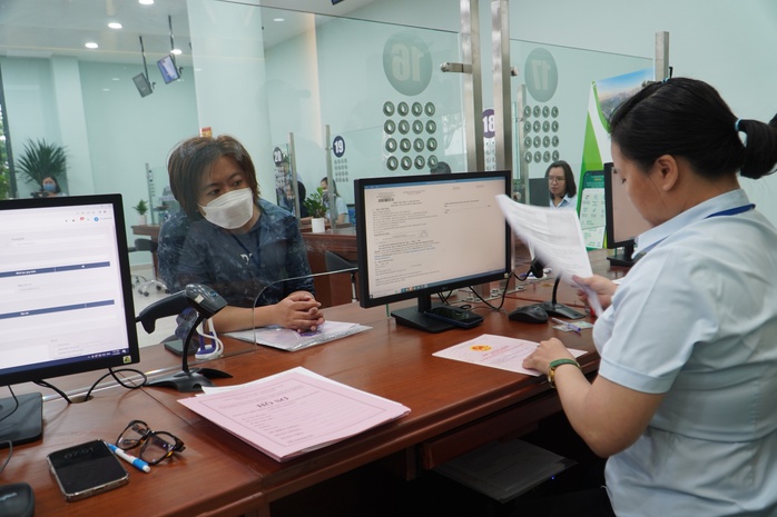 TP HCM: 6 tháng, đăng ký biến động nhà đất gần 180.000 sổ hồng- Ảnh 1. TP HCM: 6 tháng, đăng ký biến động nhà đất gần 180.000 sổ hồng- Ảnh 1.