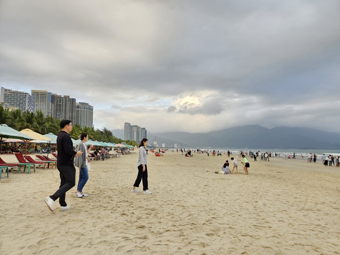 Tăng trần giá vé máy bay: Công ty du lịch lo khách chuộng đi nước ngoài hơn trong nước- Ảnh 1. Tăng trần giá vé máy bay: Công ty du lịch lo khách chuộng đi nước ngoài hơn trong nước- Ảnh 1.