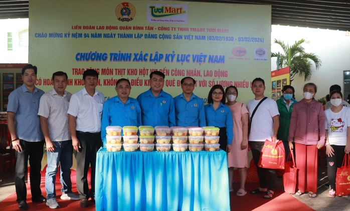 Nhiều mô hình chăm lo Tết cho công nhân độc đáo, thiết thực- Ảnh 1. Nhiều mô hình chăm lo Tết cho công nhân độc đáo, thiết thực- Ảnh 1.