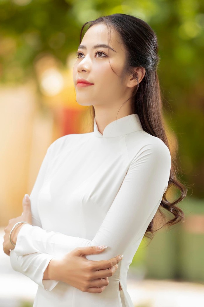 Nam Em được trả lại vương miện hoa hậu như nguyện vọng?
- Ảnh 2. Nam Em được trả lại vương miện hoa hậu như nguyện vọng?
- Ảnh 2.