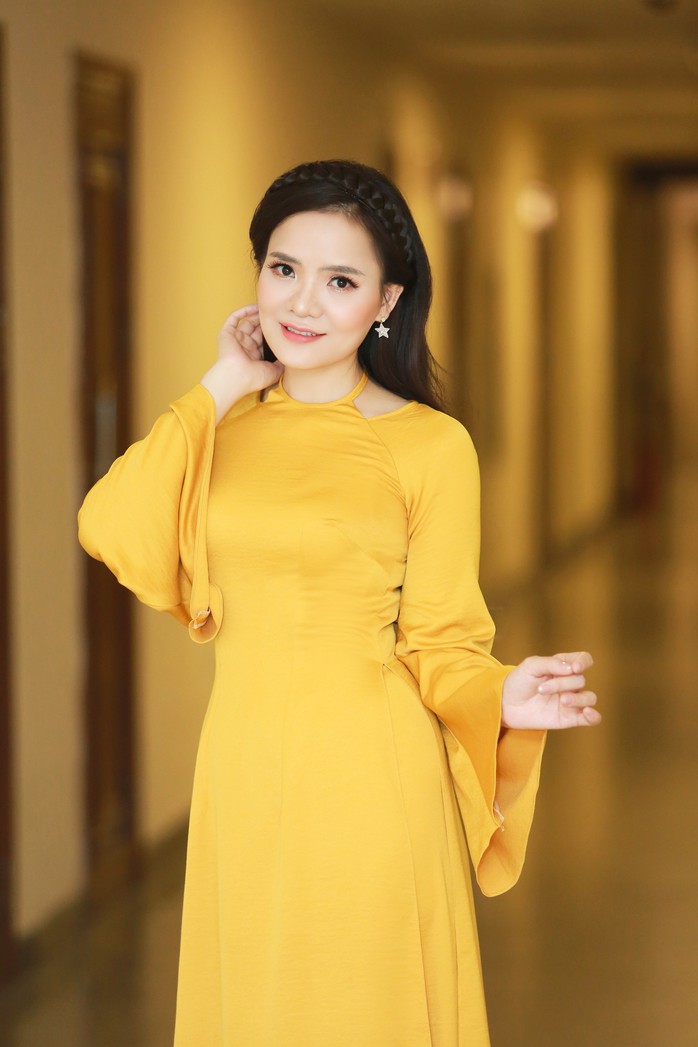 Ca sĩ Út Mai tiết lộ lý do được NSND Thanh Hoa đặt nghệ danh- Ảnh 3. Ca sĩ Út Mai tiết lộ lý do được NSND Thanh Hoa đặt nghệ danh- Ảnh 3.