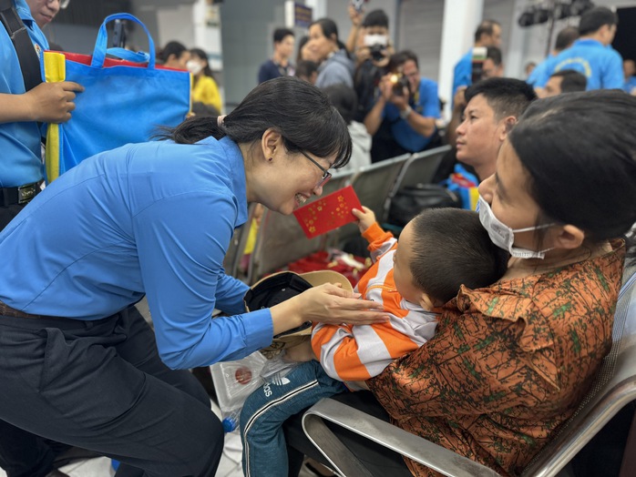 Nhiều mô hình chăm lo Tết cho công nhân độc đáo, thiết thực- Ảnh 3. Nhiều mô hình chăm lo Tết cho công nhân độc đáo, thiết thực- Ảnh 3.