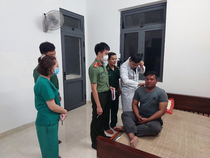 Lời cảm ơn đầy xúc động của thuyền viên nước ngoài được ngư dân Việt Nam cứu- Ảnh 3. Lời cảm ơn đầy xúc động của thuyền viên nước ngoài được ngư dân Việt Nam cứu- Ảnh 3.