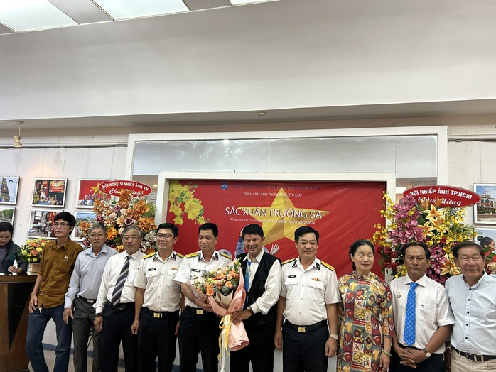 Khai mạc triển lãm Khai mạc triển lãm