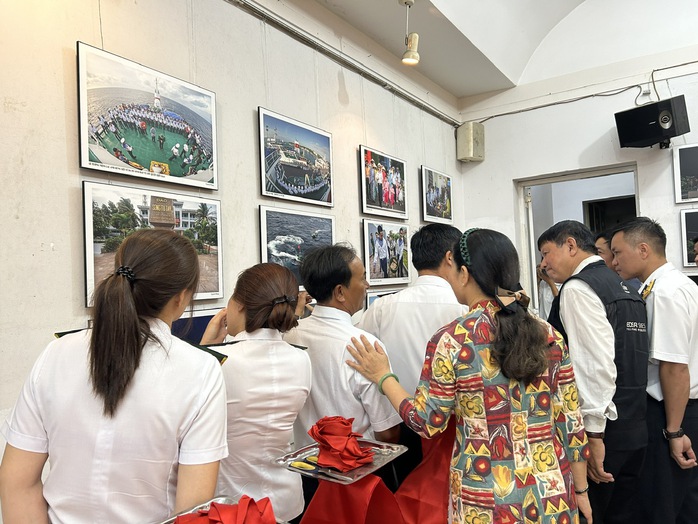 Khai mạc triển lãm Khai mạc triển lãm
