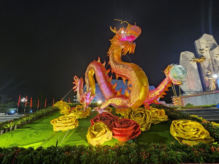 Vẻ đẹp cặp linh vật rồng "song long chầu ngọc" ở Quảng Bình- Ảnh 2. Vẻ đẹp cặp linh vật rồng "song long chầu ngọc" ở Quảng Bình- Ảnh 2.