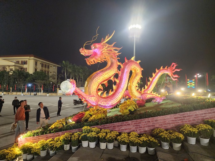 Vẻ đẹp cặp linh vật rồng "song long chầu ngọc" ở Quảng Bình- Ảnh 9. Vẻ đẹp cặp linh vật rồng "song long chầu ngọc" ở Quảng Bình- Ảnh 9.