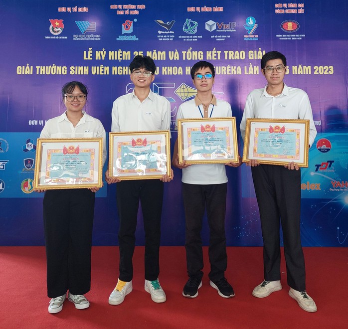 Nhóm sinh viên Trường ĐH Sài Gòn (TP HCM) nhận giải tại cuộc thi Sinh viên nghiên cứu khoa học - Euréka năm 2023 Nhóm sinh viên Trường ĐH Sài Gòn (TP HCM) nhận giải tại cuộc thi Sinh viên nghiên cứu khoa học - Euréka năm 2023