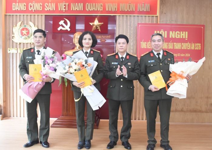 Thưởng nóng ban chuyên án phá vụ "đưa, nhận hối lộ" lớn nhất tại Thanh Hóa- Ảnh 2. Thưởng nóng ban chuyên án phá vụ "đưa, nhận hối lộ" lớn nhất tại Thanh Hóa- Ảnh 2.