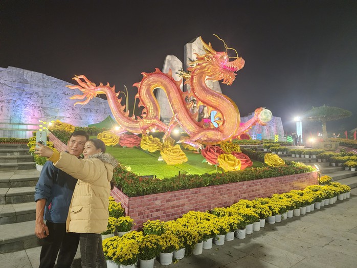 Vẻ đẹp cặp linh vật rồng "song long chầu ngọc" ở Quảng Bình- Ảnh 8. Vẻ đẹp cặp linh vật rồng "song long chầu ngọc" ở Quảng Bình- Ảnh 8.