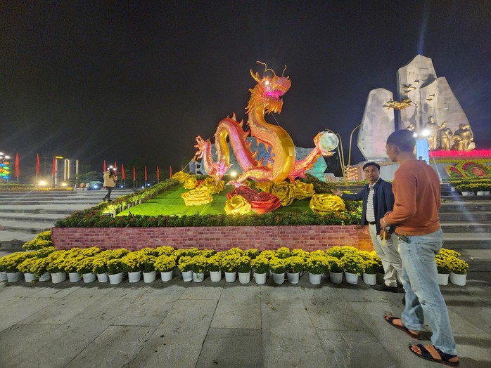 Vẻ đẹp cặp linh vật rồng "song long chầu ngọc" ở Quảng Bình- Ảnh 5. Vẻ đẹp cặp linh vật rồng "song long chầu ngọc" ở Quảng Bình- Ảnh 5.