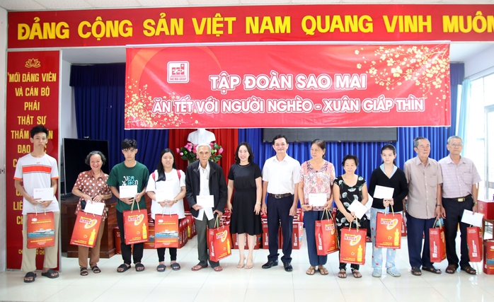 “Sao Mai ăn Tết với người nghèo" - Hành trình chia sẻ yêu thương- Ảnh 3. “Sao Mai ăn Tết với người nghèo" - Hành trình chia sẻ yêu thương- Ảnh 3.