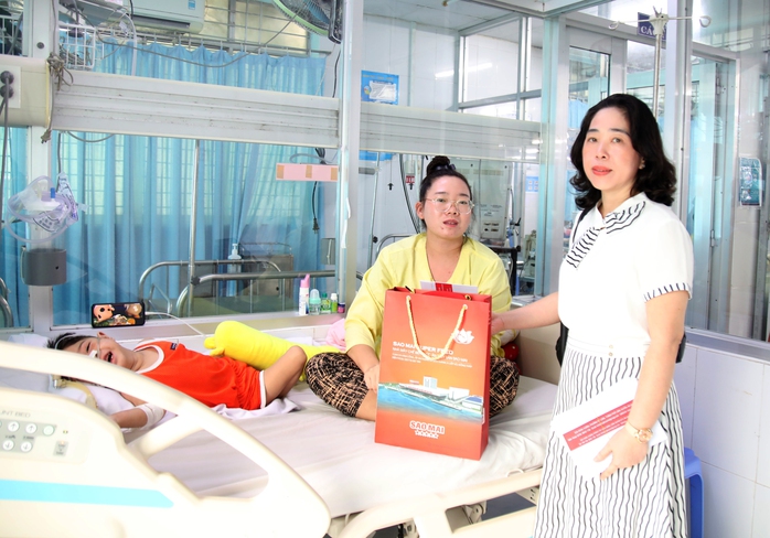 “Sao Mai ăn Tết với người nghèo" - Hành trình chia sẻ yêu thương- Ảnh 4. “Sao Mai ăn Tết với người nghèo" - Hành trình chia sẻ yêu thương- Ảnh 4.