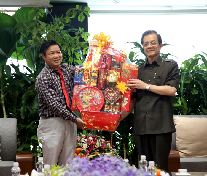 “Sao Mai ăn Tết với người nghèo" - Hành trình chia sẻ yêu thương- Ảnh 6. “Sao Mai ăn Tết với người nghèo" - Hành trình chia sẻ yêu thương- Ảnh 6.