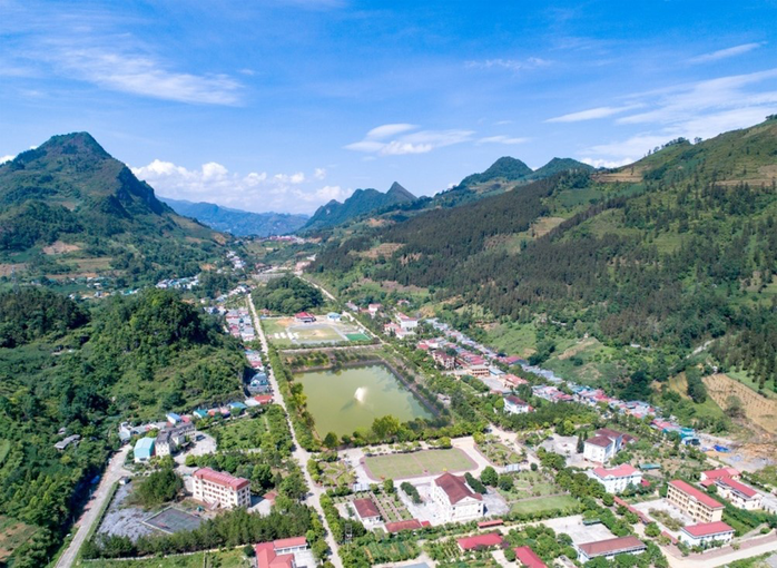 Cuộc thi viết về chủ quyền: Ngày mới ở Si Ma Cai- Ảnh 1. Cuộc thi viết về chủ quyền: Ngày mới ở Si Ma Cai- Ảnh 1.