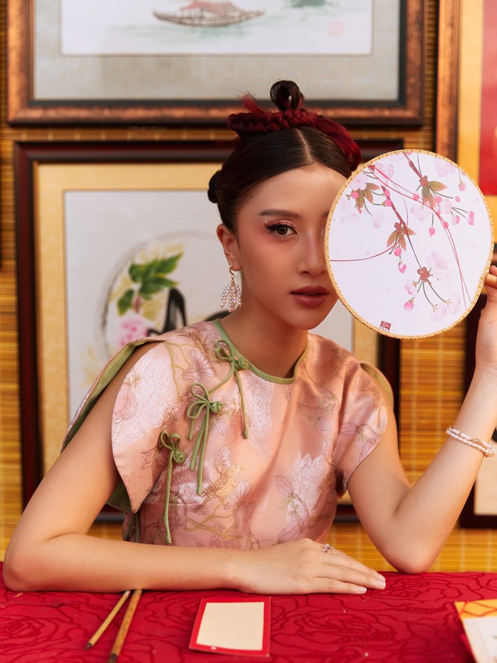 Quỳnh Anh Shyn khoe sắc trong bộ ảnh thời trang Tết- Ảnh 3. Quỳnh Anh Shyn khoe sắc trong bộ ảnh thời trang Tết- Ảnh 3.
