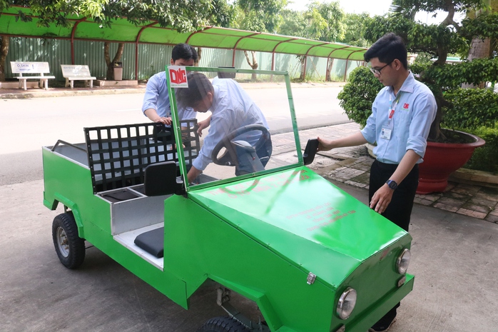 CLIP: Sinh viên chế tạo ô tô điện với giá rẻ bất ngờ- Ảnh 3. CLIP: Sinh viên chế tạo ô tô điện với giá rẻ bất ngờ- Ảnh 3.