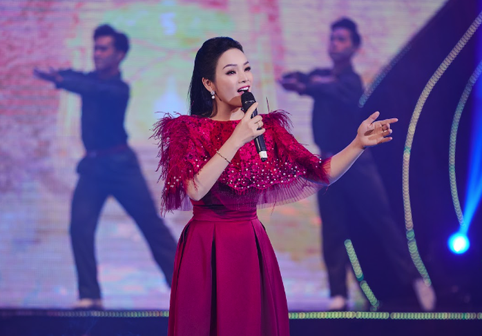 Ca sĩ Tân Nhàn "hồi sinh" sau 2 năm mất giọng
- Ảnh 3. Ca sĩ Tân Nhàn "hồi sinh" sau 2 năm mất giọng
- Ảnh 3.