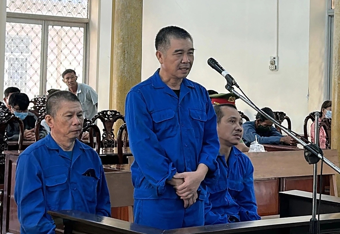 Giúp bà "trùm" buôn lậu Mười Tường, 3 cựu cán bộ công an lãnh án- Ảnh 1.