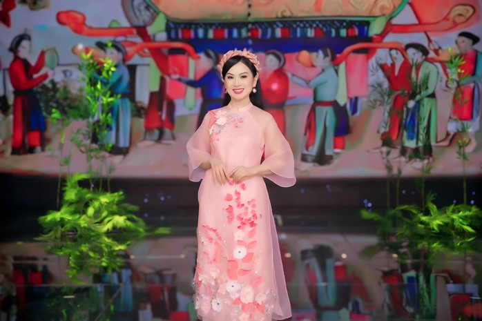 Hà Phương tụ hội cùng Quyền Linh, NSND Trịnh Kim Chi- Ảnh 1. Hà Phương tụ hội cùng Quyền Linh, NSND Trịnh Kim Chi- Ảnh 1.
